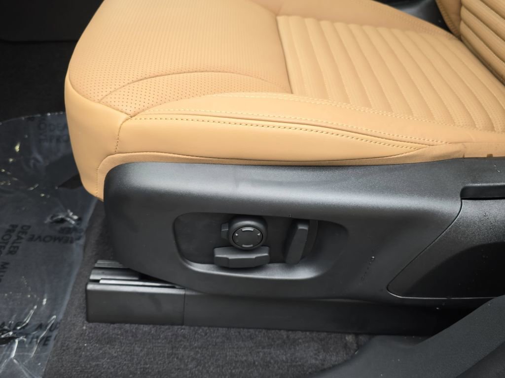 New 2026 Land Rover Discovery Dynamic SE image 31