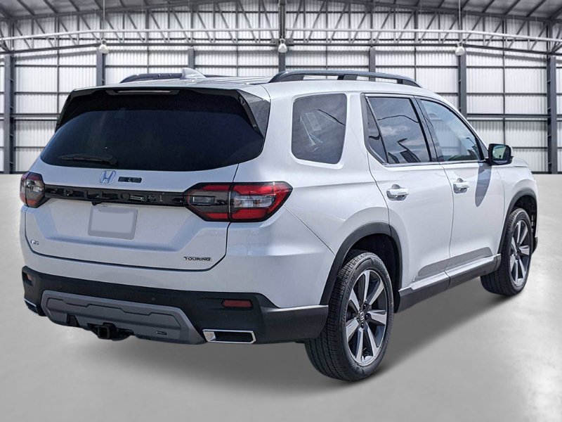 New 2025 Honda Pilot Touring image 5
