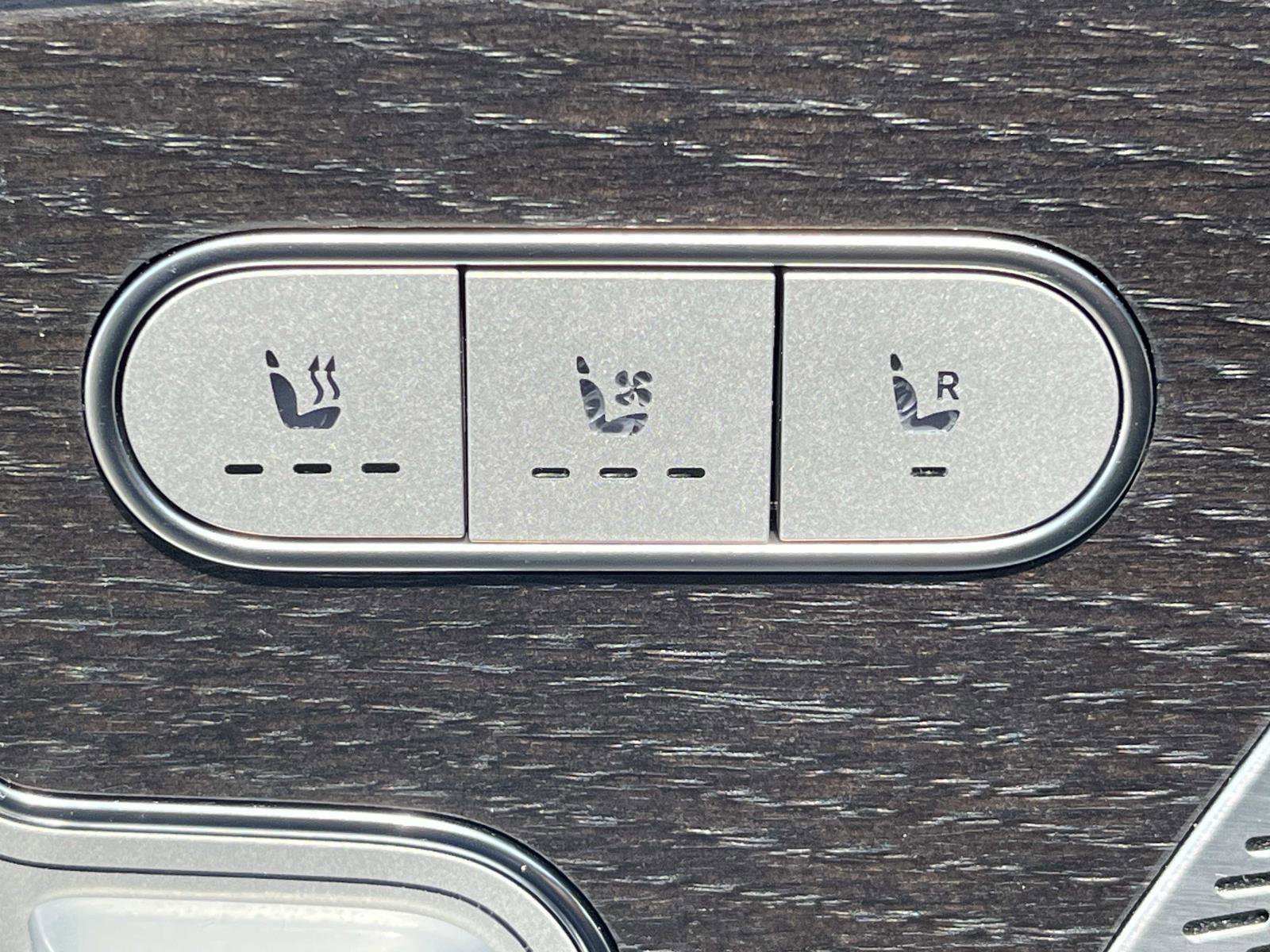 Used 2023 Mercedes-Benz GLS 450 4MATIC image 23