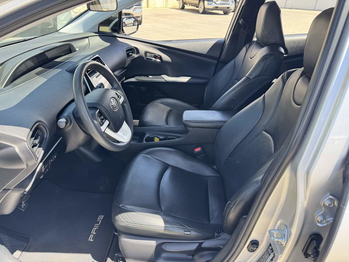 Used 2017 Toyota Prius Two w/ Prius Two Safety Plus Package FWD image 21