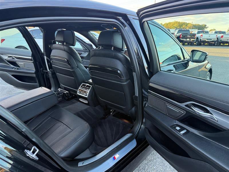 Used 2018 BMW 750i xDrive AWD/4WD image 23