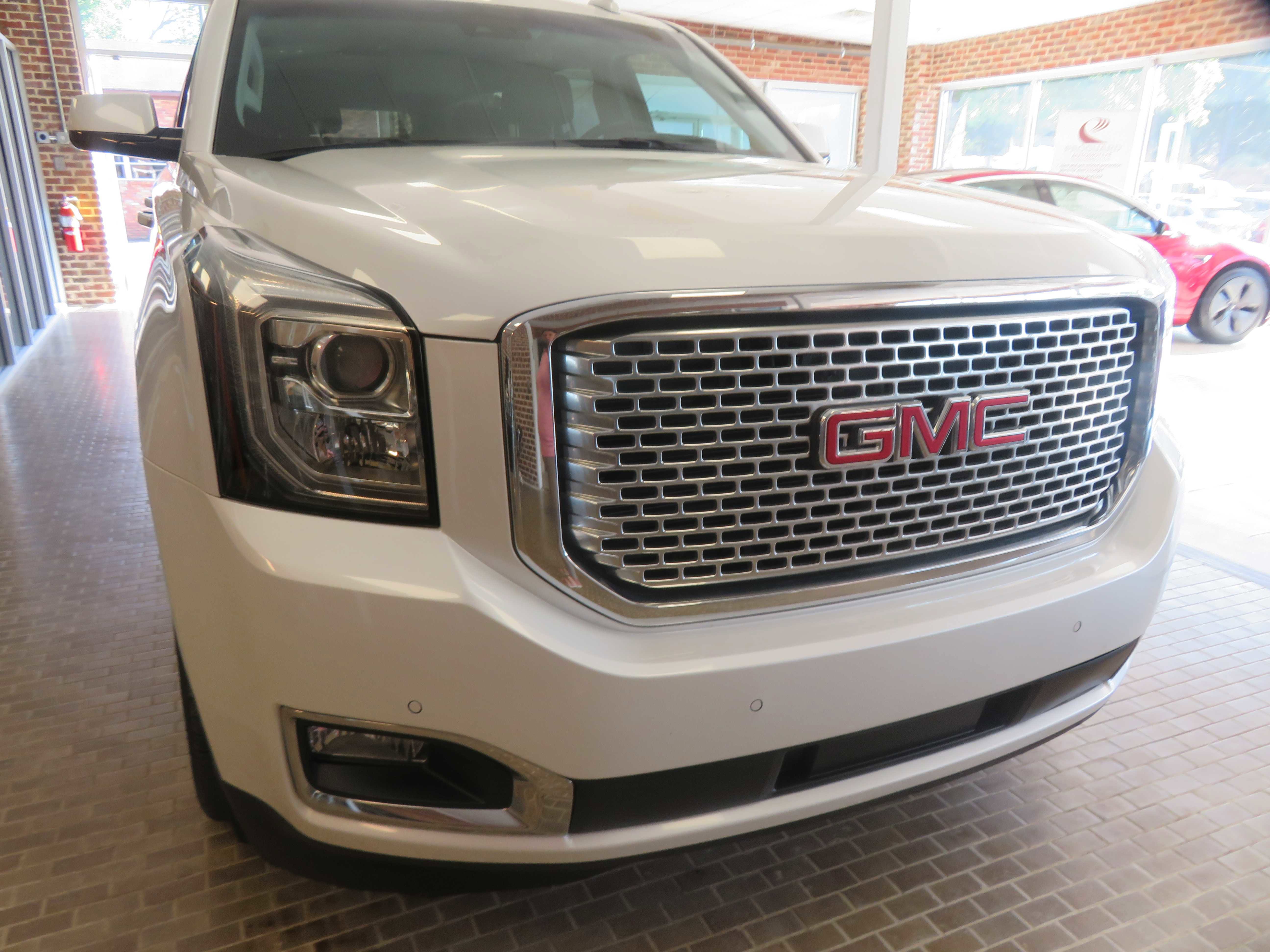 Used 2017 GMC Yukon XL Denali w/ Open Road Package AWD/4WD image 73