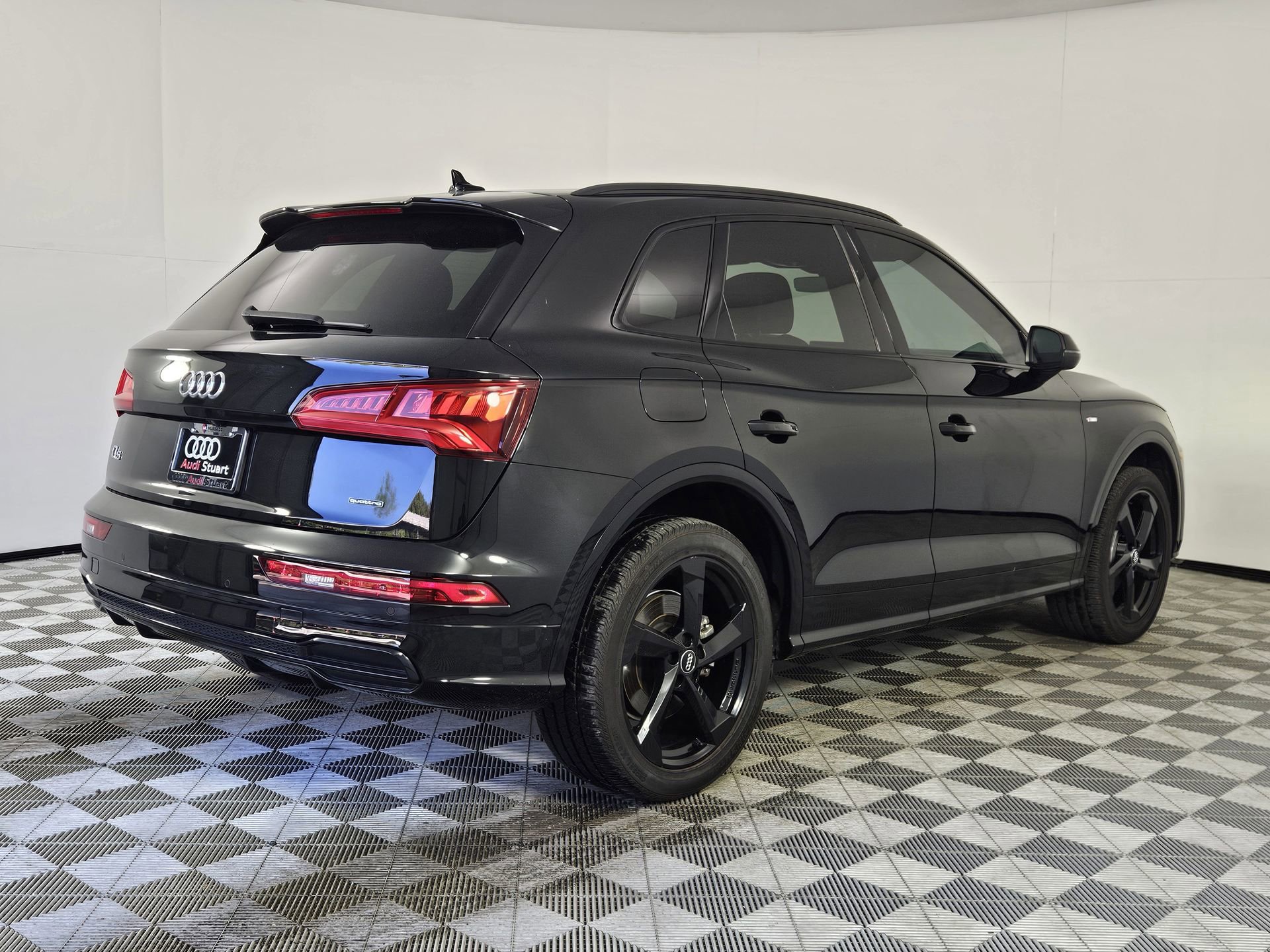 Used 2020 Audi Q5 2.0T Titanium Premium Plus w/ Premium Plus Package AWD/4WD image 7