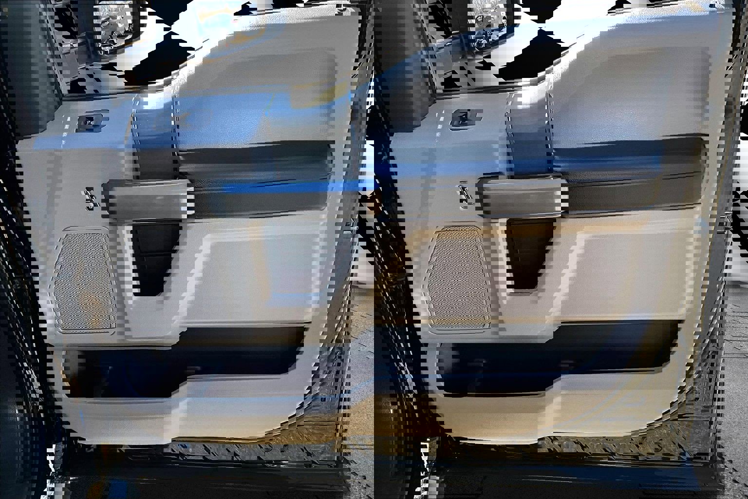 Used 2022 Ford F350 XLT w/ XLT Premium Package image 14