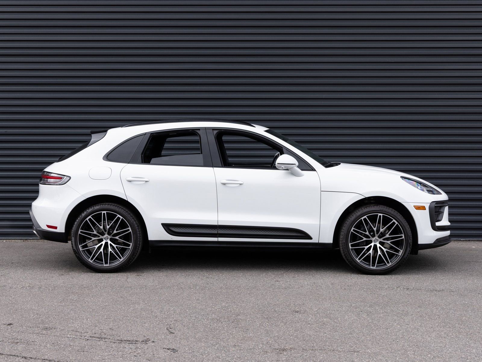 Certified 2024 Porsche Macan image 8