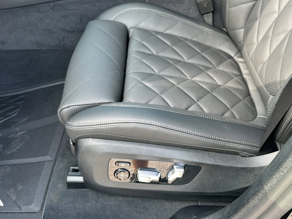 New 2026 BMW X6 xDrive40i w/ Climate Comfort Package image 12