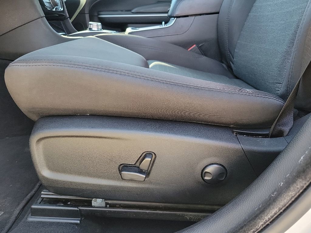 Used 2023 Chrysler 300 Touring w/ Sport Appearance Package image 12