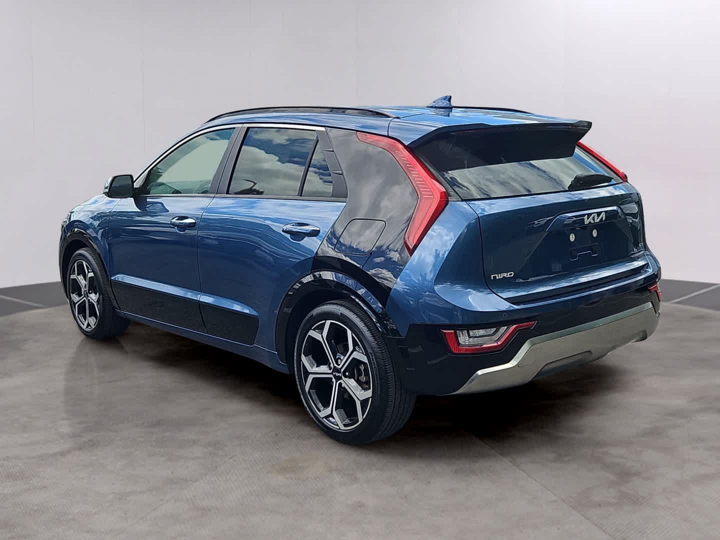 Used 2023 Kia Niro SX Touring FWD image 6