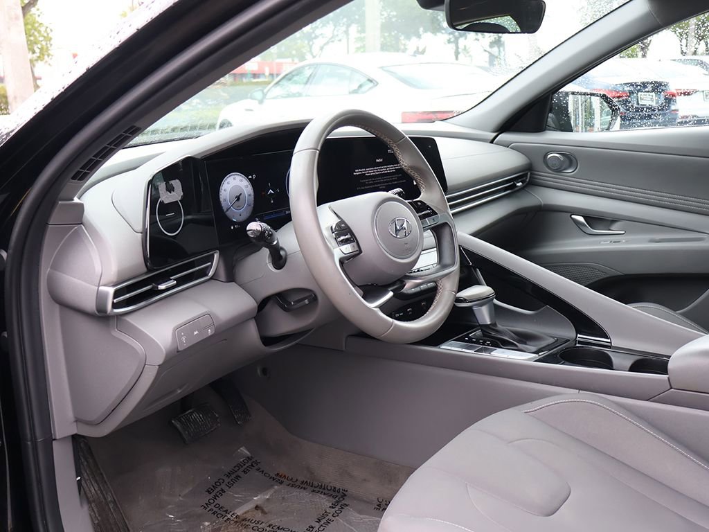 Used 2023 Hyundai Elantra SEL w/ Convenience Package FWD image 25