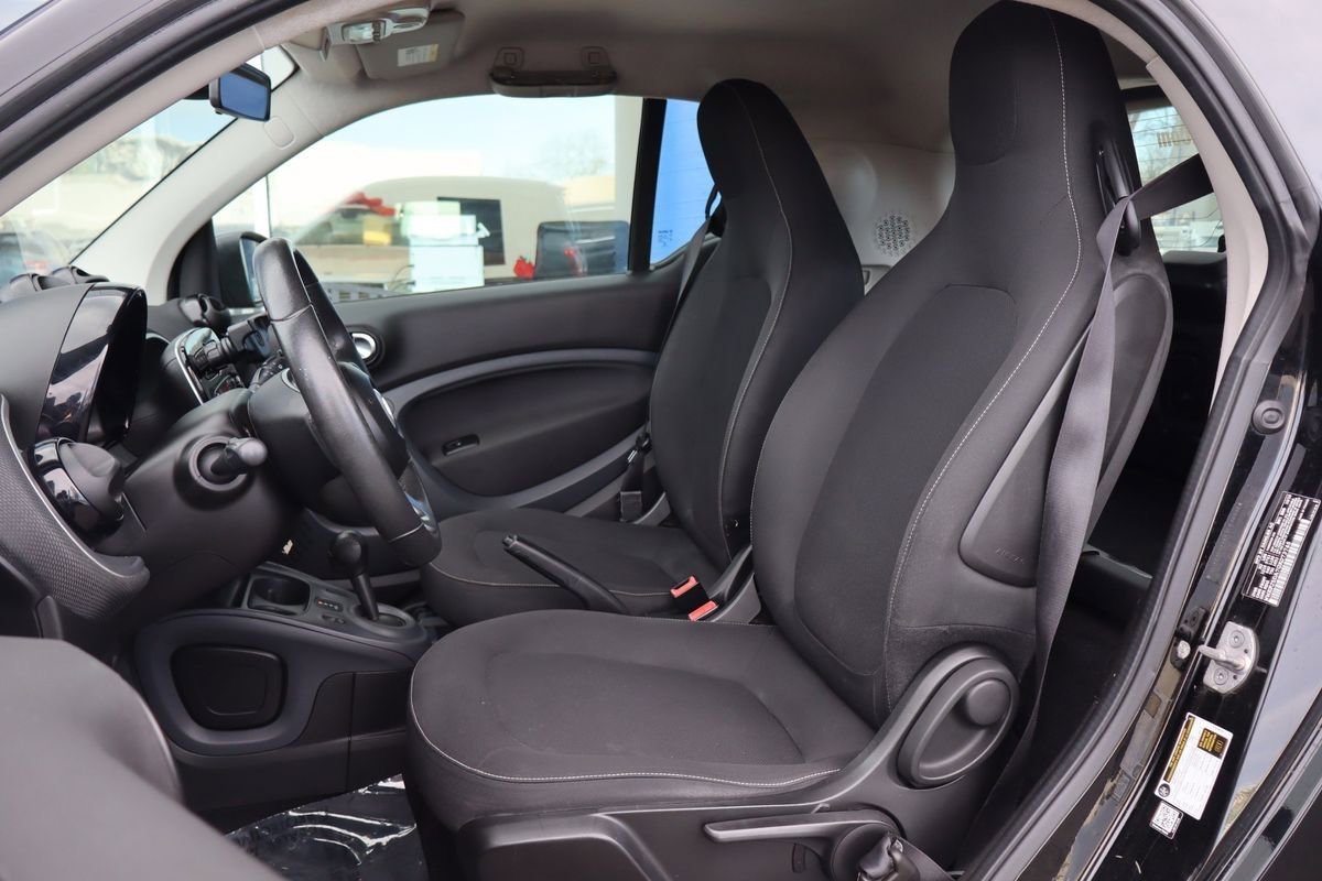 Used 2016 smart fortwo passion image 7