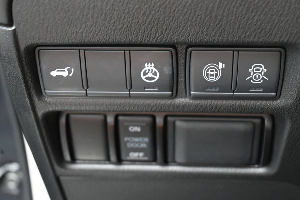 Used 2020 Nissan Armada Platinum w/ Captain's Chairs Package AWD/4WD image 16