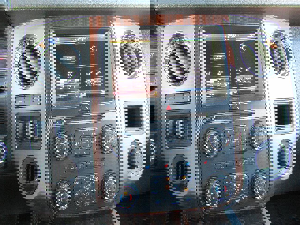 Used 2015 Ford Expedition Platinum image 19