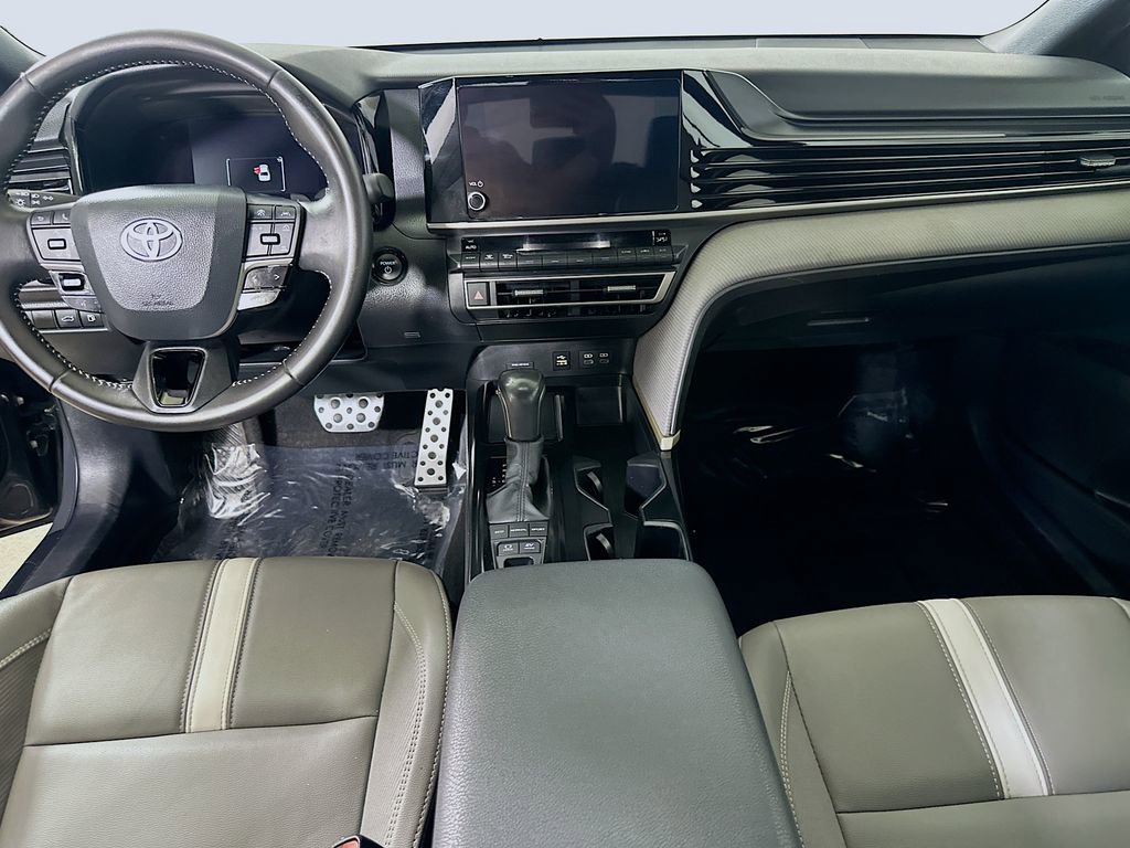 Used 2025 Toyota Camry SE image 18