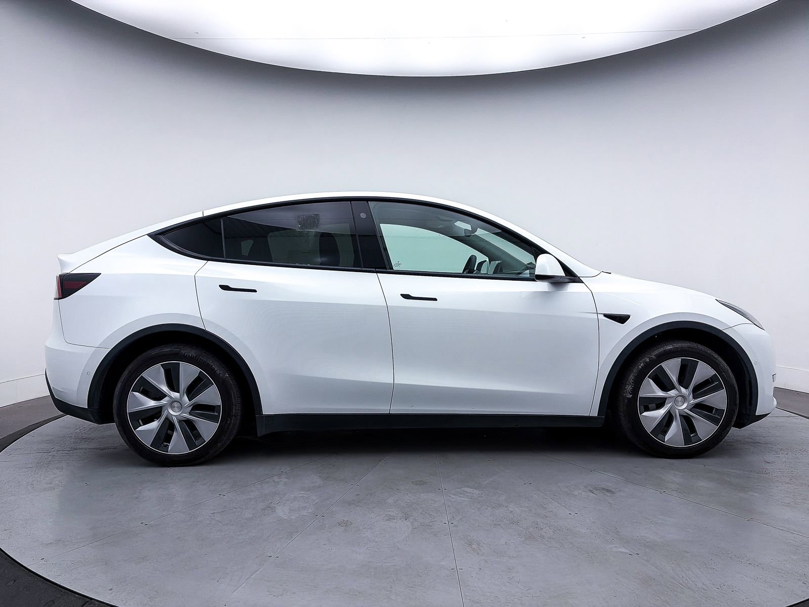 Used 2022 Tesla Model Y Long Range image 35