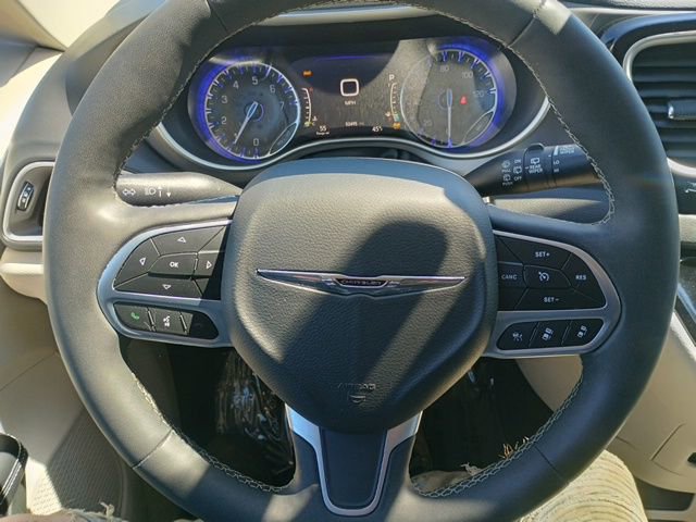 Used 2022 Chrysler Pacifica Touring-L image 24