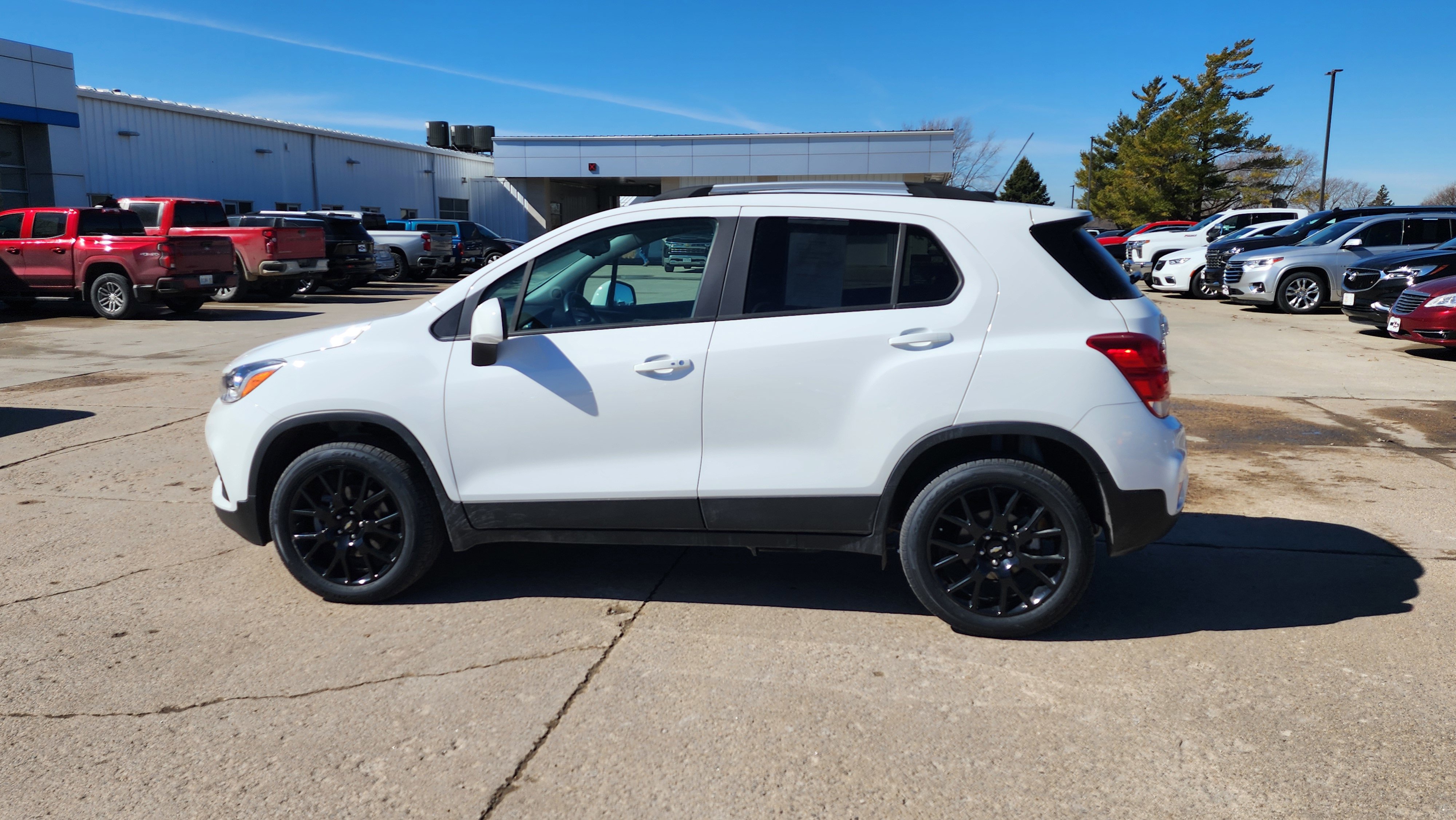 Used 2022 Chevrolet Trax LT w/ Sport Edition image 8