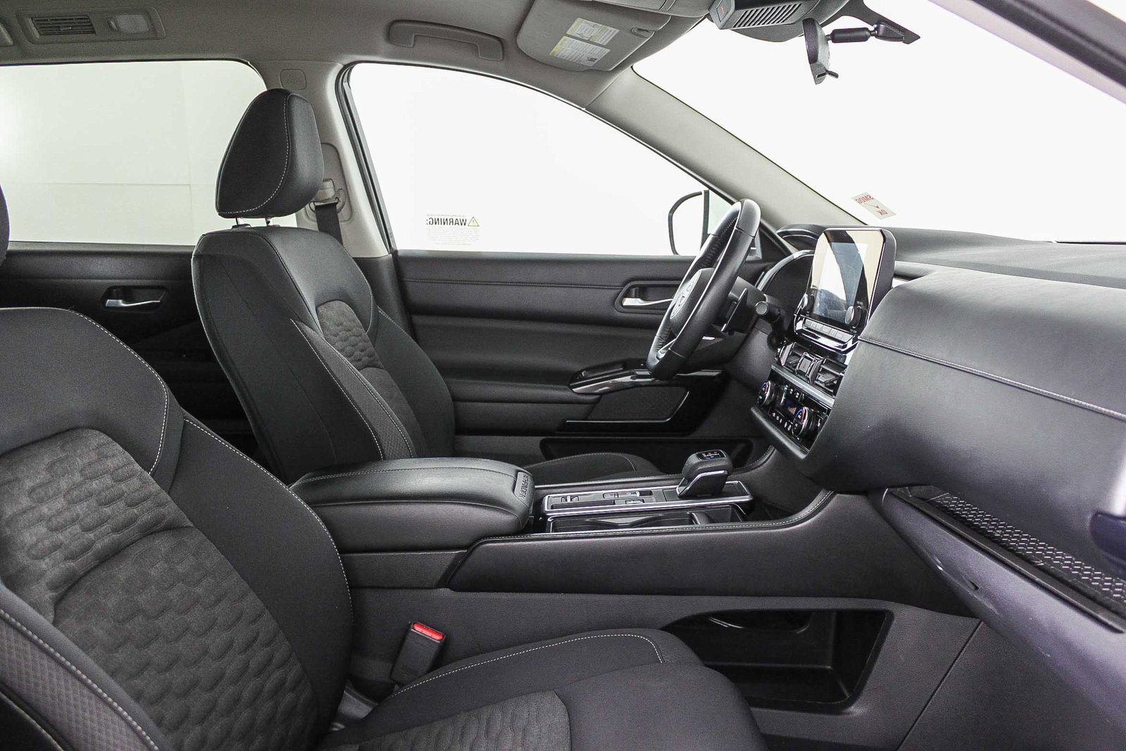 Used 2022 Nissan Pathfinder SV image 17