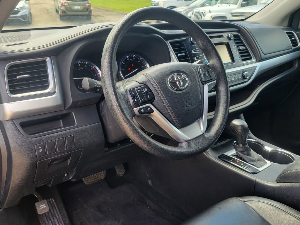 Used 2014 Toyota Highlander LE FWD image 47