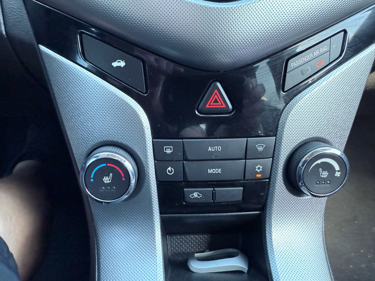 Used 2016 Chevrolet Cruze LTZ w/ Sun, Sound and Sport Package image 15