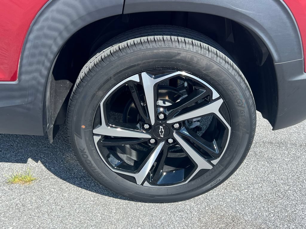 Used 2023 Chevrolet TrailBlazer RS w/ Sun and Liftgate Package AWD/4WD image 16