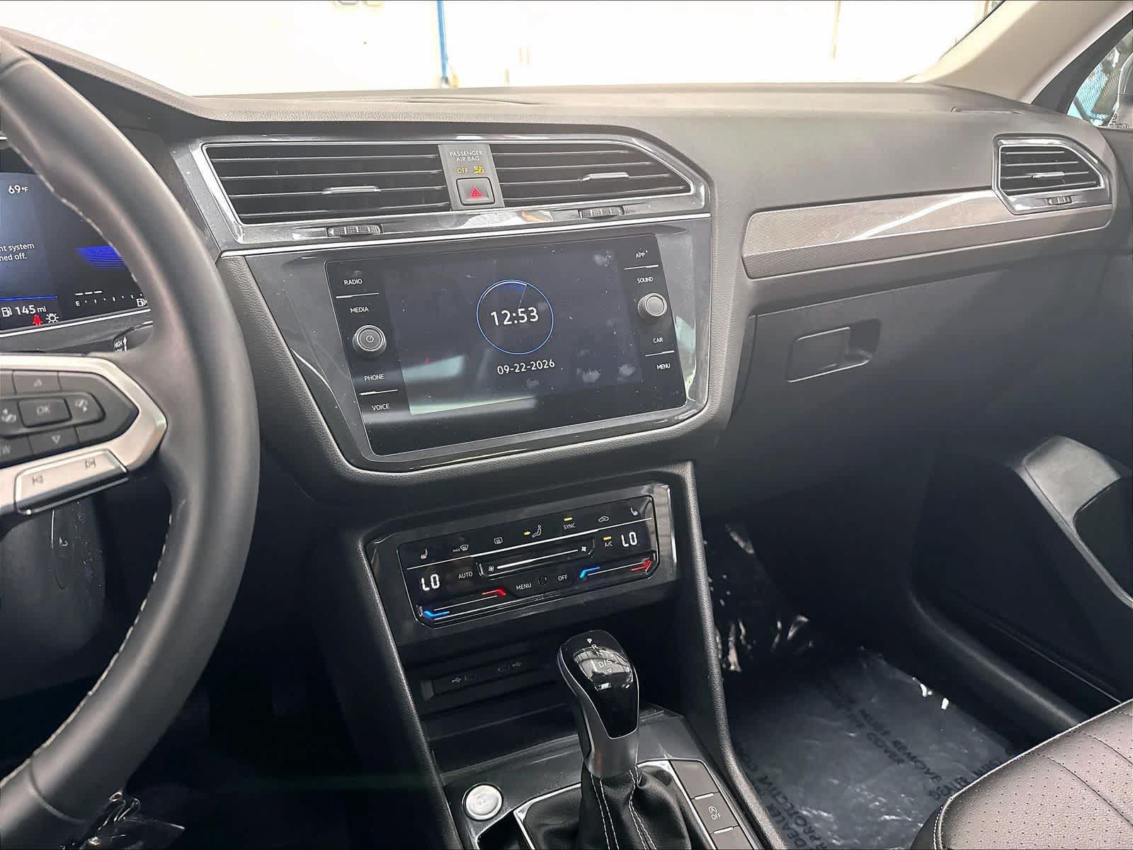 Used 2023 Volkswagen Tiguan SE FWD image 12