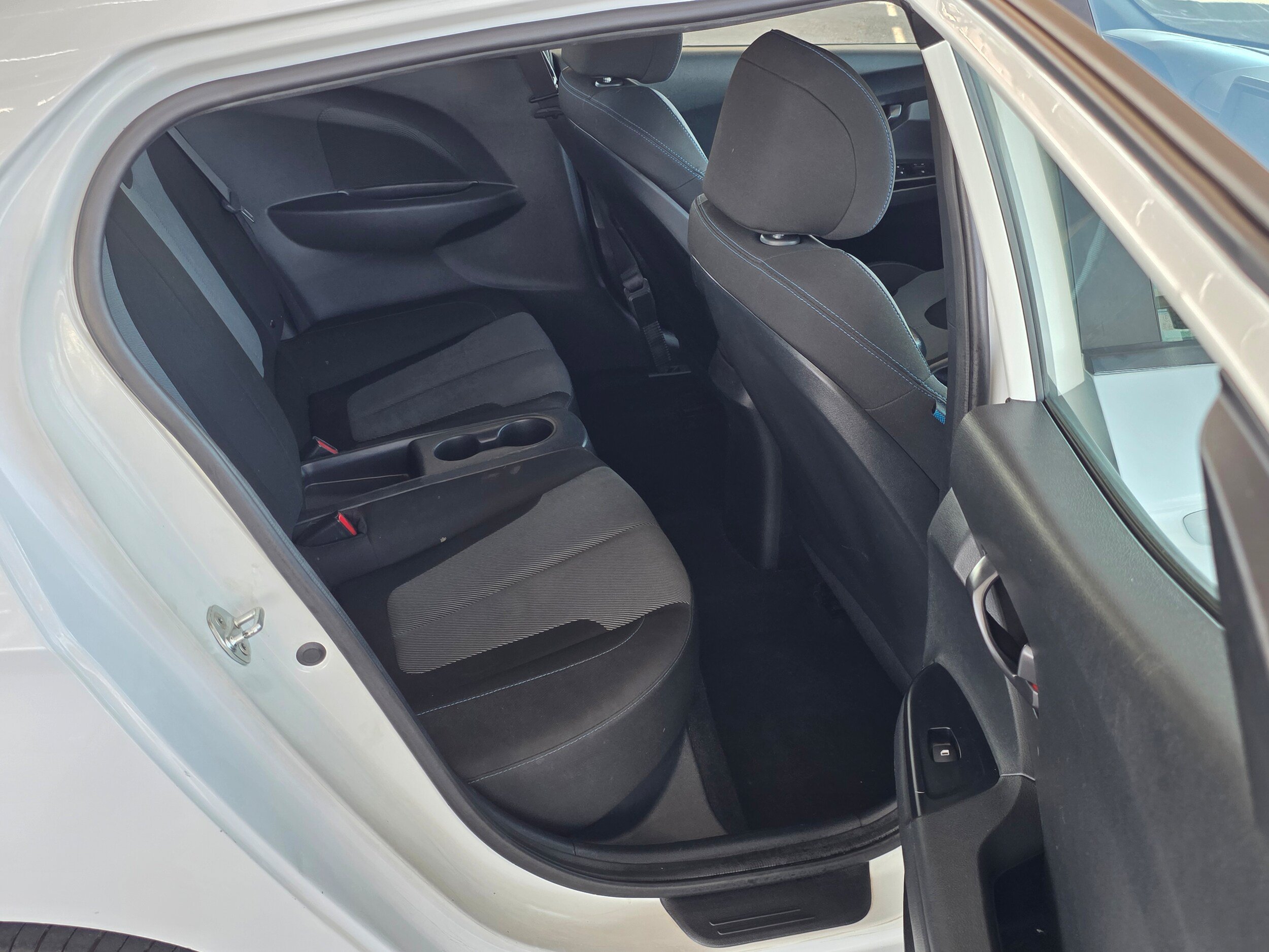 Used 2019 Hyundai Veloster 2.0 FWD image 21