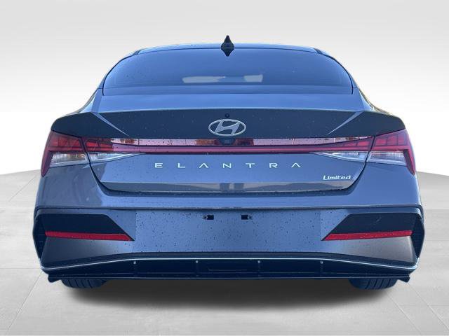 Used 2025 Hyundai Elantra Limited FWD image 4