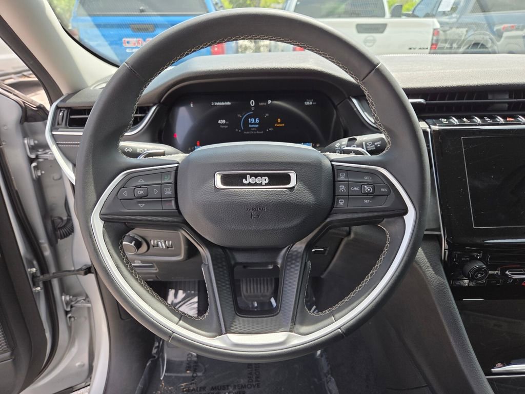 Used 2024 Jeep Grand Cherokee Laredo image 26