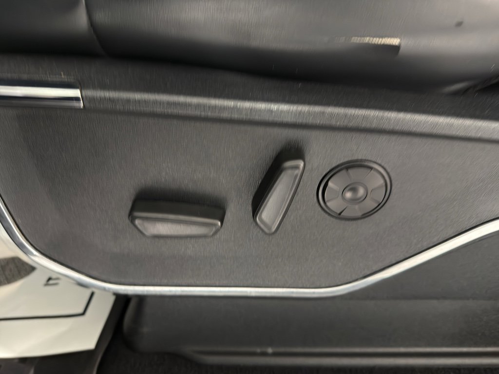 Used 2023 Ford F350 Platinum image 17