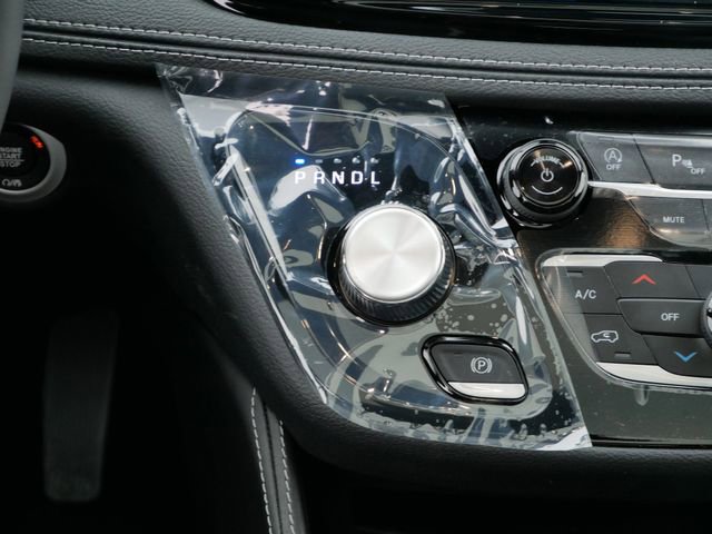 New 2026 Chrysler Pacifica Limited w/ Trailer Tow Group image 17