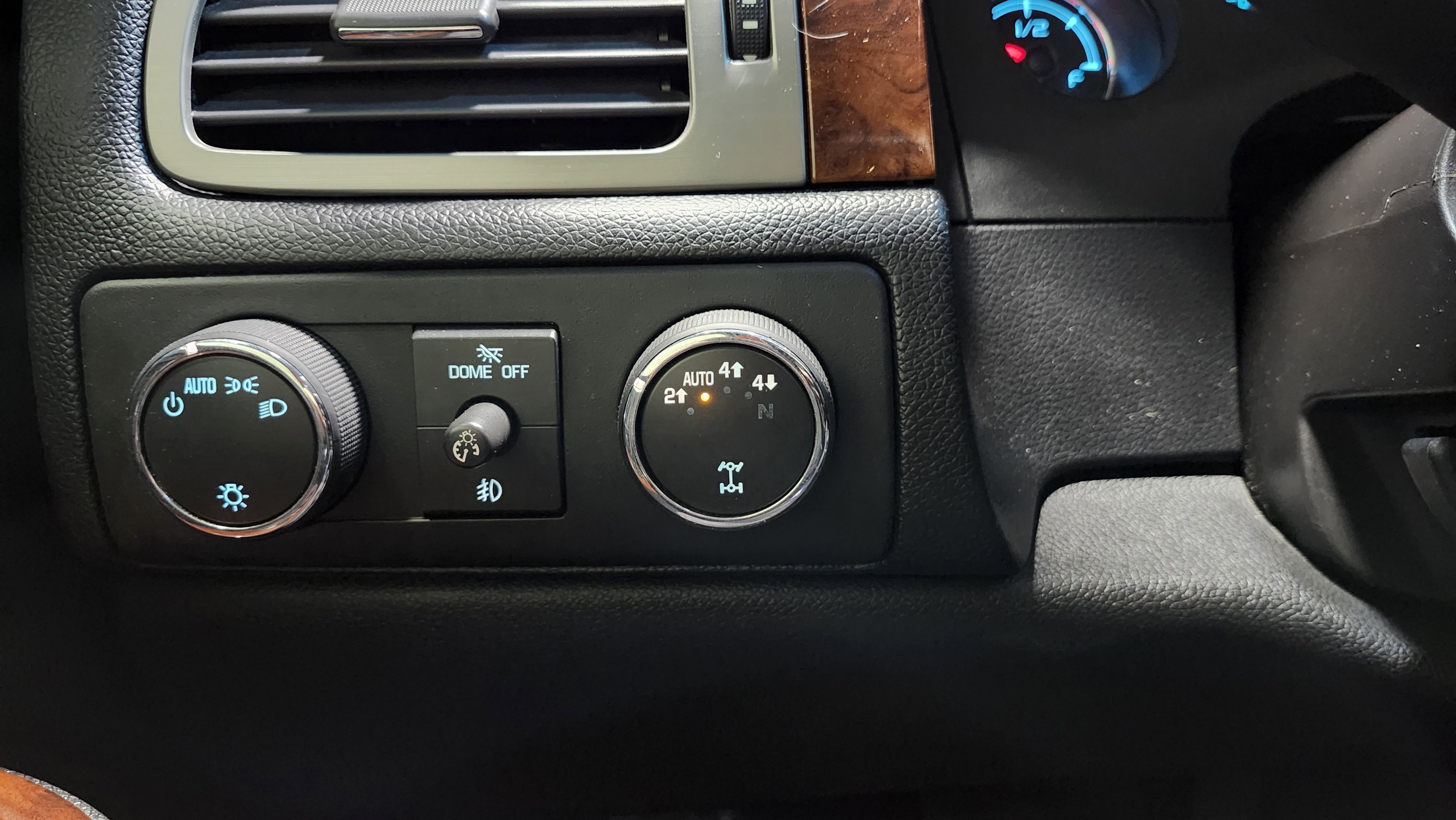 Used 2014 Chevrolet Tahoe LT image 12