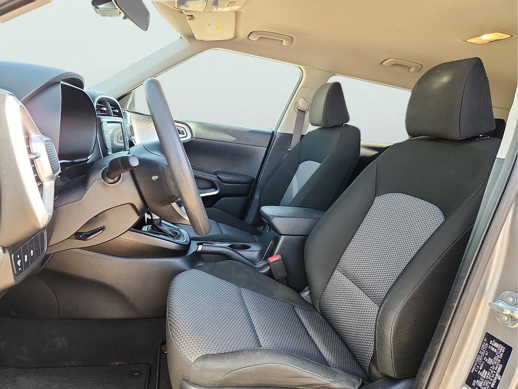 Used 2024 Kia Soul LX w/ Option Group 015 image 17