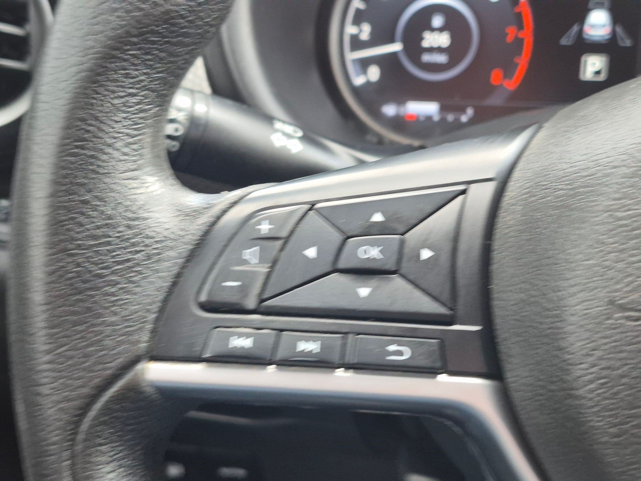 Used 2019 Nissan Kicks SV FWD image 18