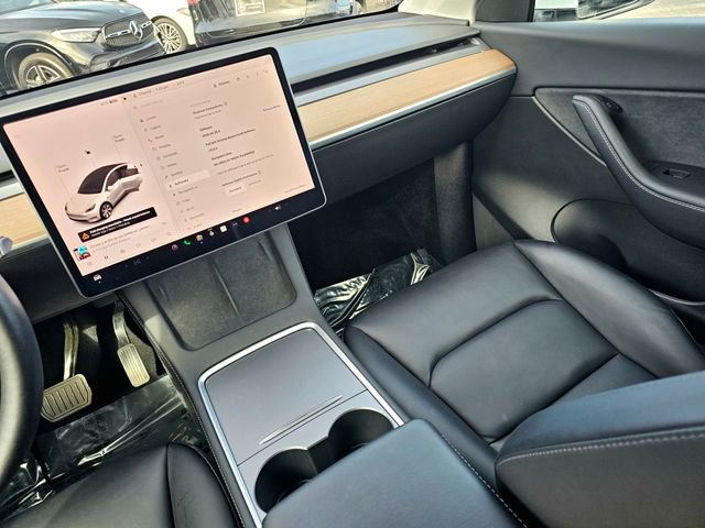 Used 2022 Tesla Model Y Long Range image 32