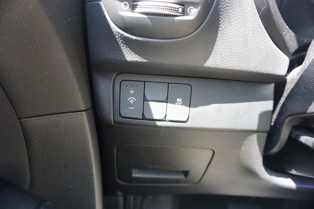 Used 2018 Kia Soul + FWD image 4