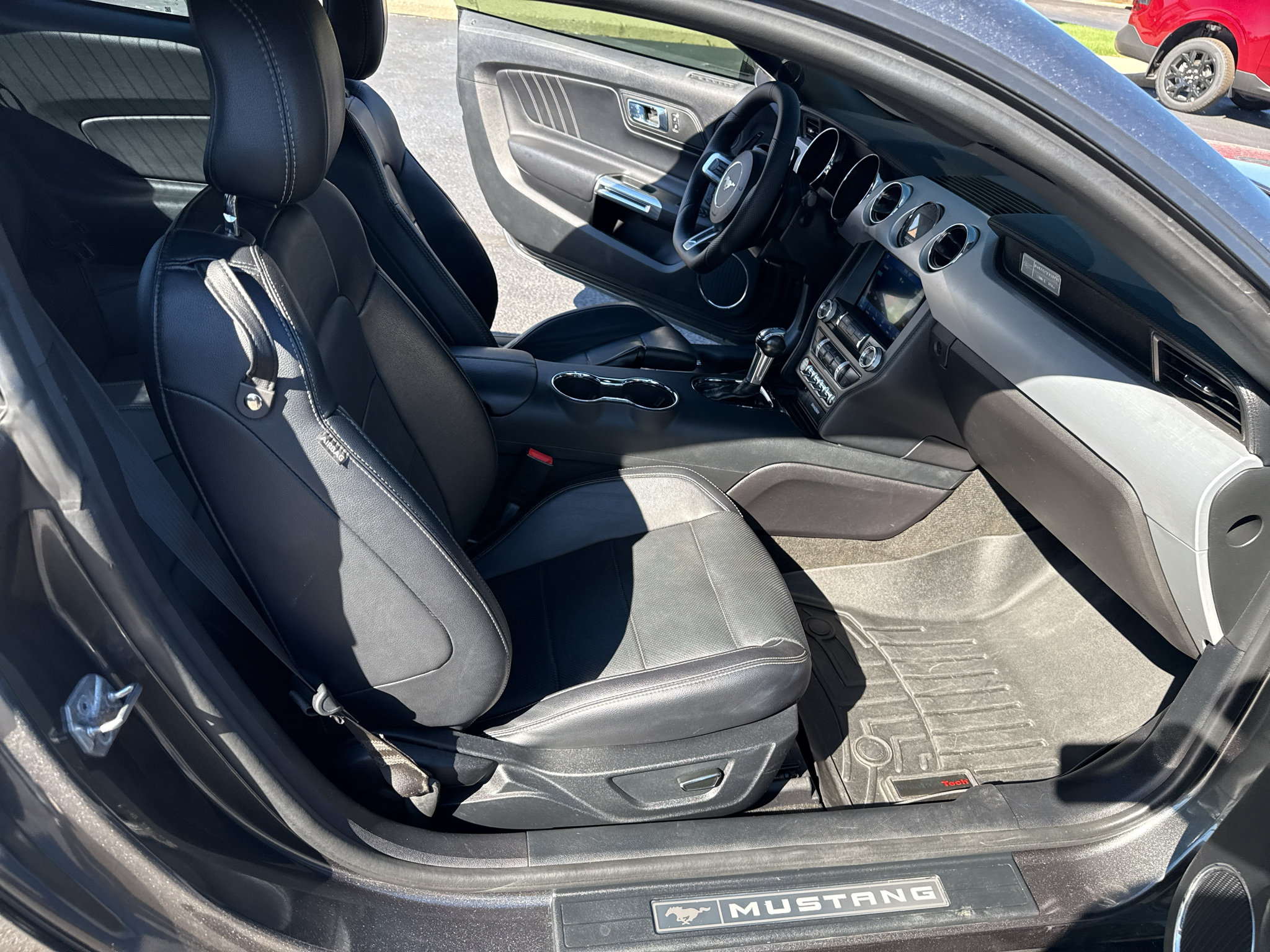 Used 2017 Ford Mustang GT Premium w/ Black Accent Package RWD image 19