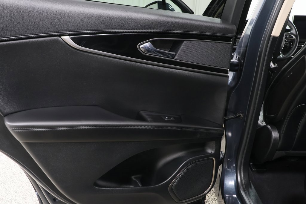 Used 2023 Lincoln Nautilus AWD w/ Premium Package image 24