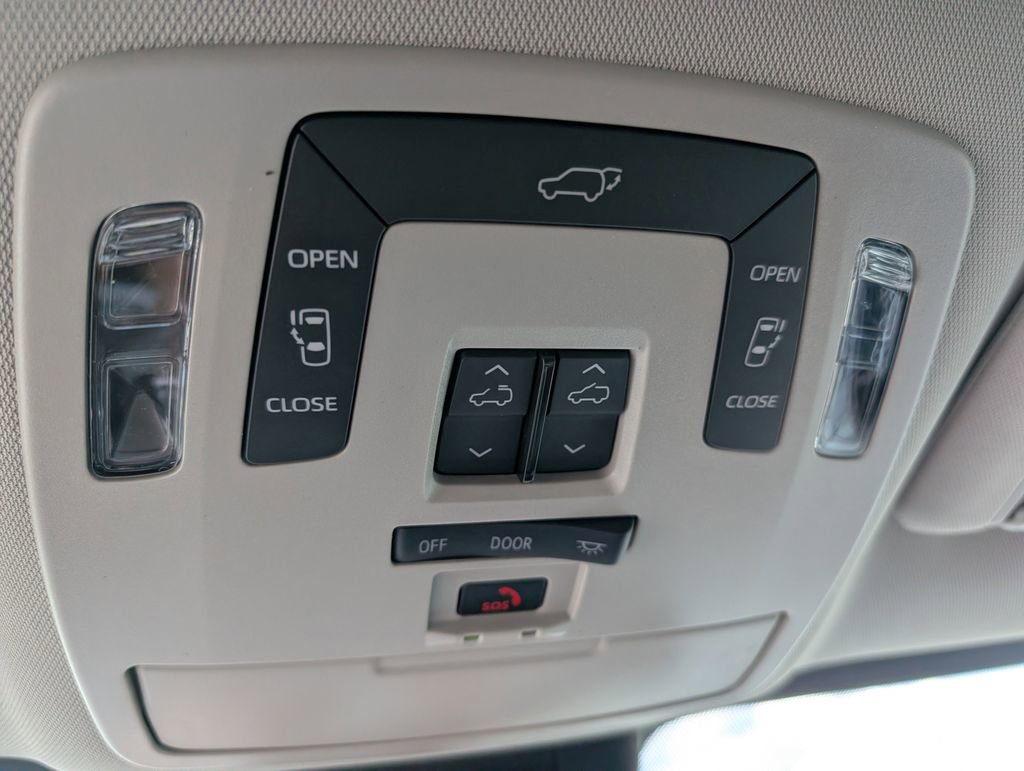 New 2026 Toyota Sienna XLE FWD image 12