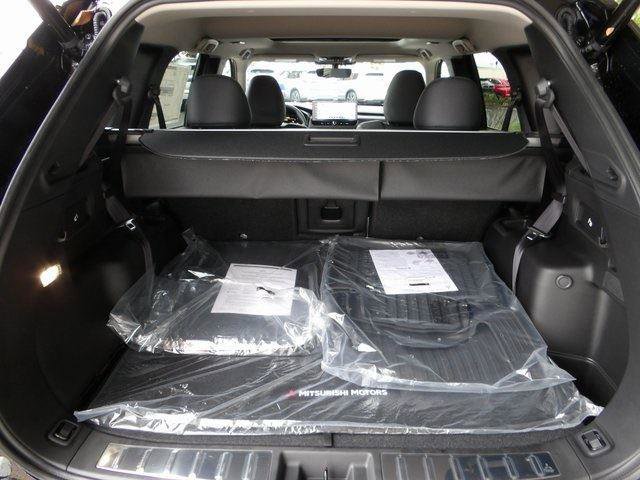 New 2025 Mitsubishi Outlander SE image 10