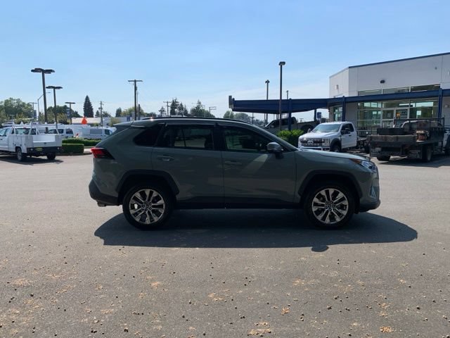 Used 2020 Toyota RAV4 XLE Premium FWD image 8