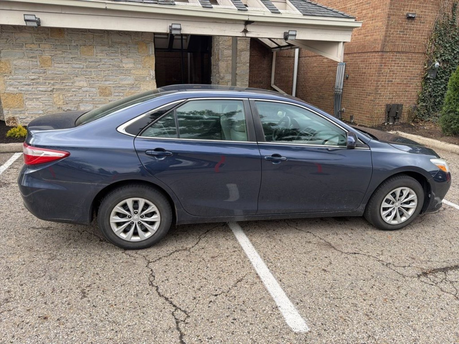 Used 2017 Toyota Camry LE image 23