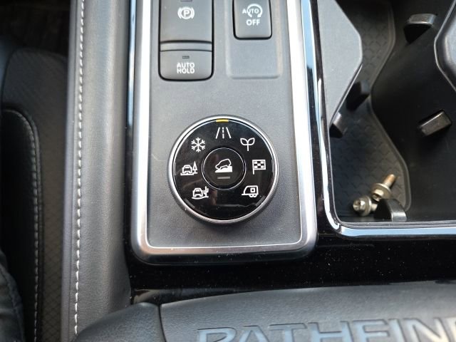 Used 2023 Nissan Pathfinder SL image 18