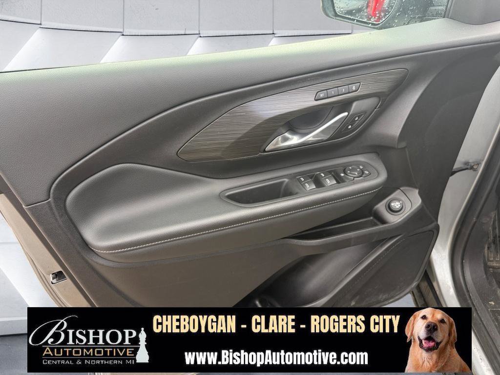 Used 2024 GMC Terrain SLT image 22