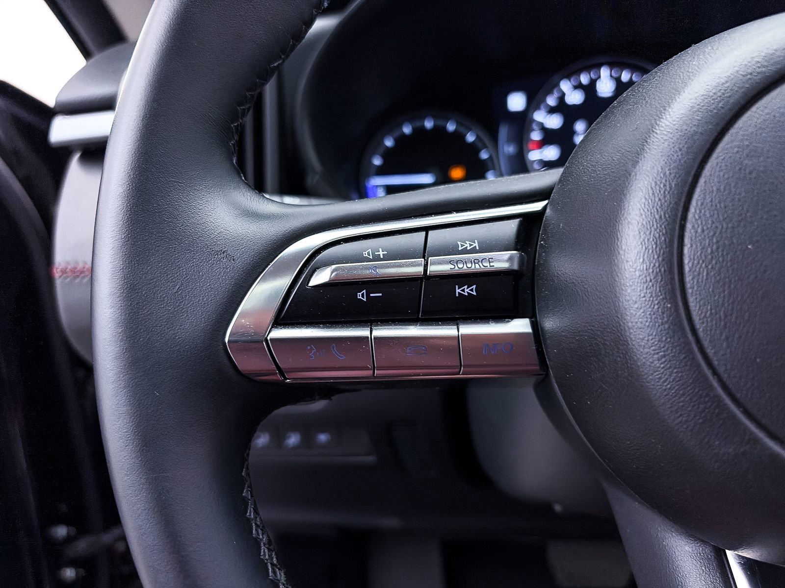 Used 2025 MAZDA CX-50 AWD 2.5 Hybrid w/ Premium Pkg image 31