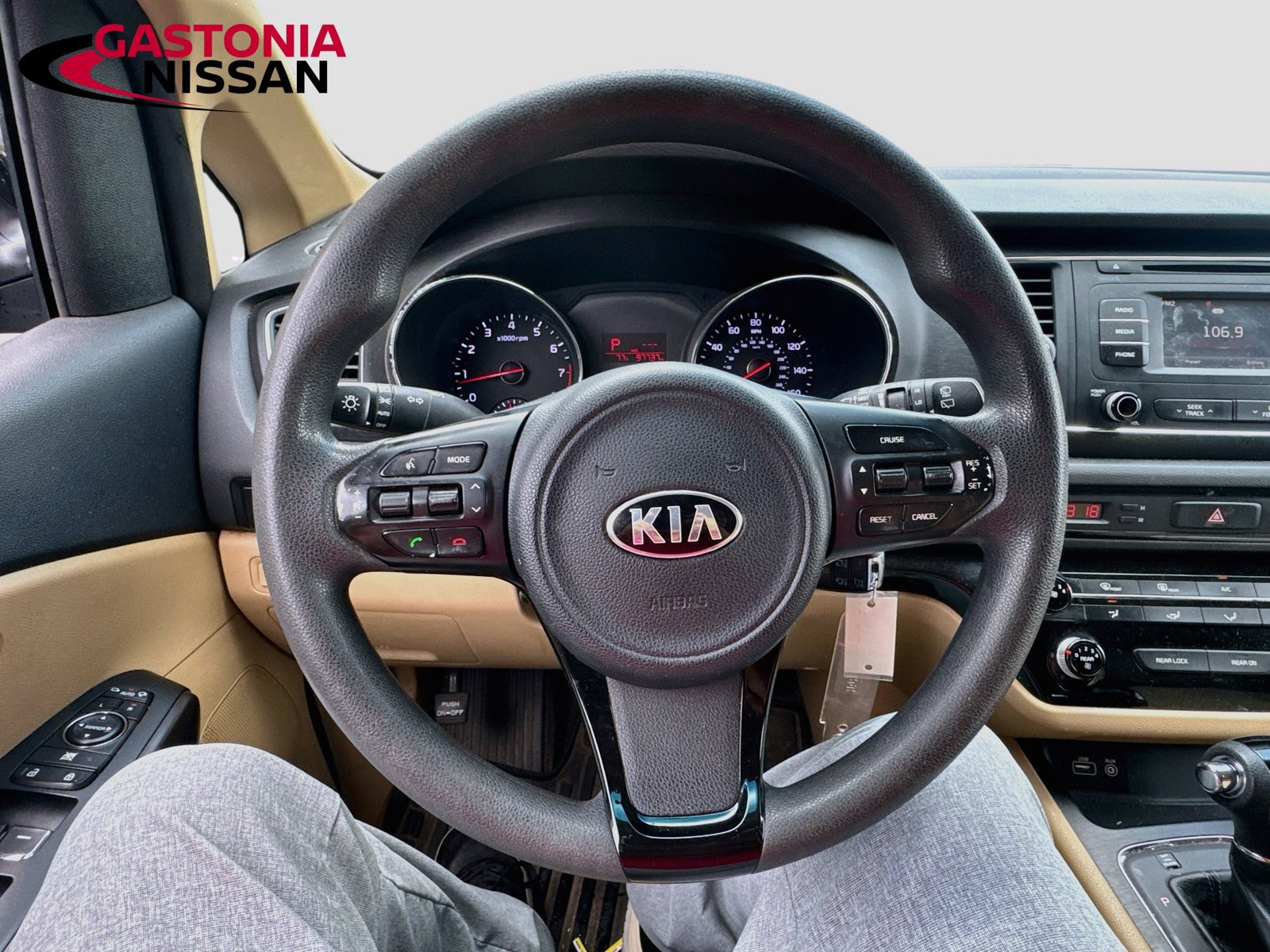Used 2017 Kia Sedona LX FWD image 14