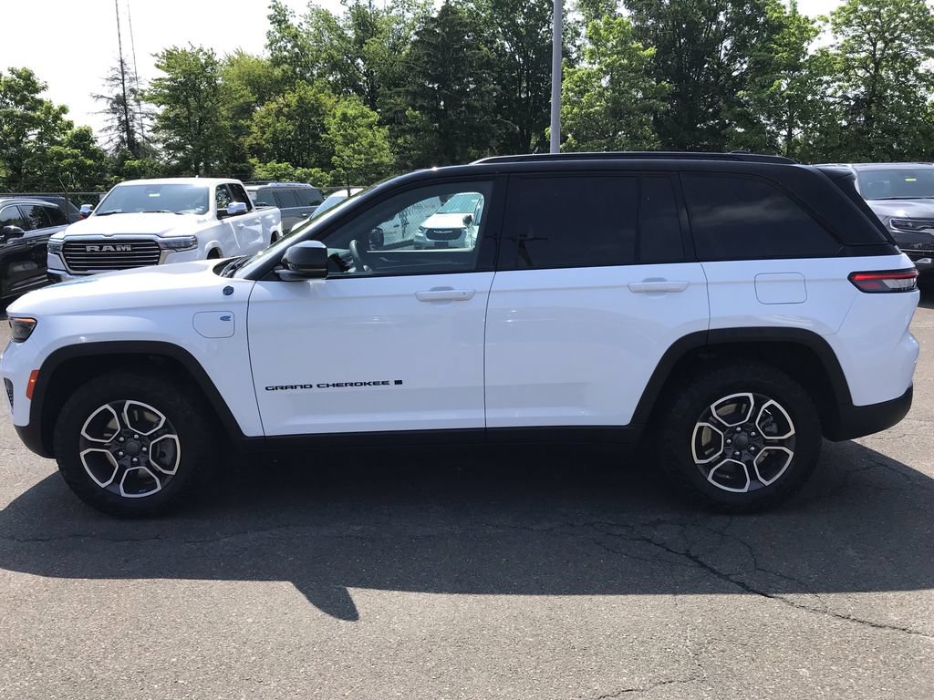 Used 2023 Jeep Grand Cherokee Trailhawk AWD/4WD image 2