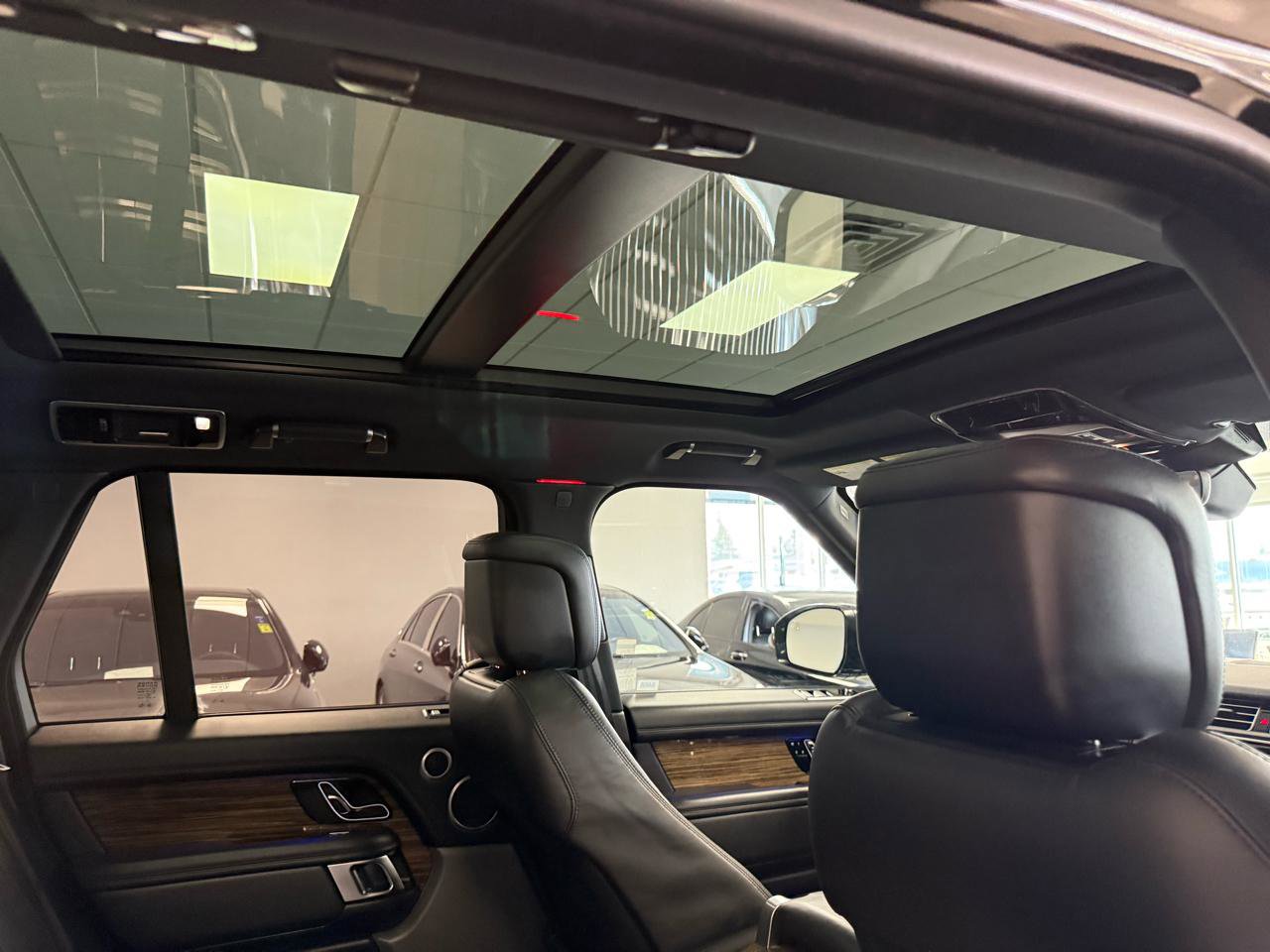 Used 2018 Land Rover Range Rover HSE image 26