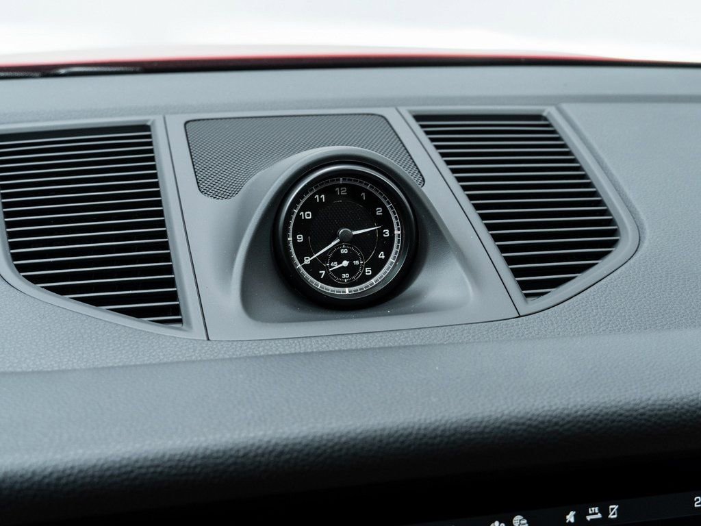 Used 2025 Porsche Macan image 15