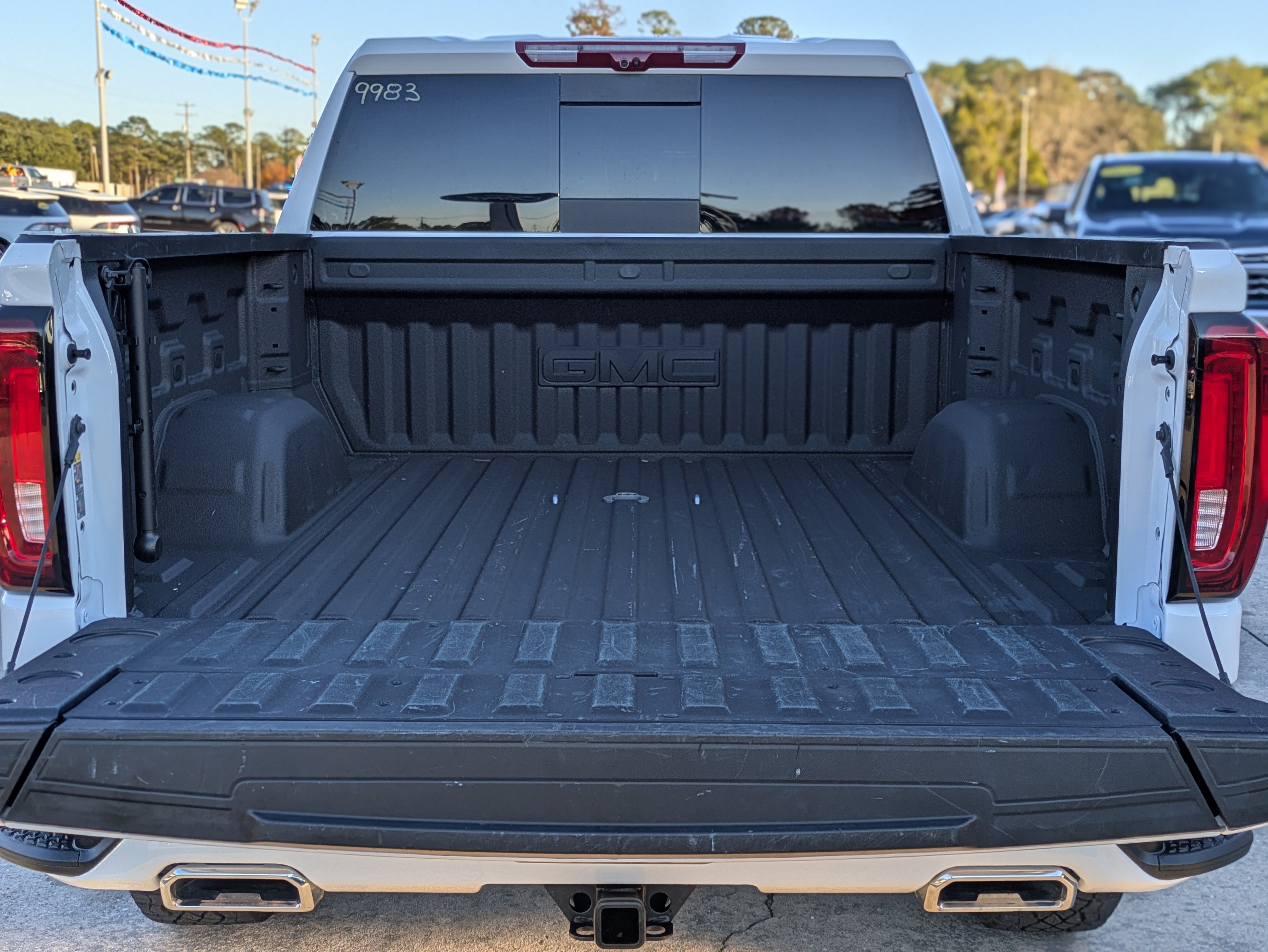 Used 2025 GMC Sierra 1500 AT4 w/ AT4 Premium Package AWD/4WD image 12