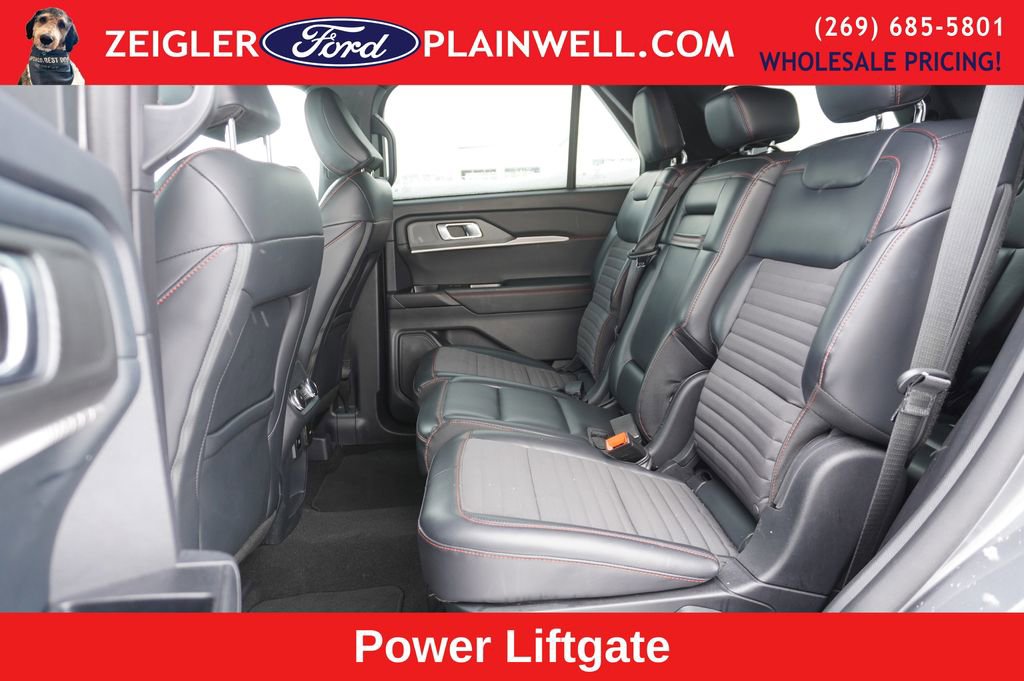 Used 2025 Ford Explorer ST-Line w/ ST-Line Street Pack image 12